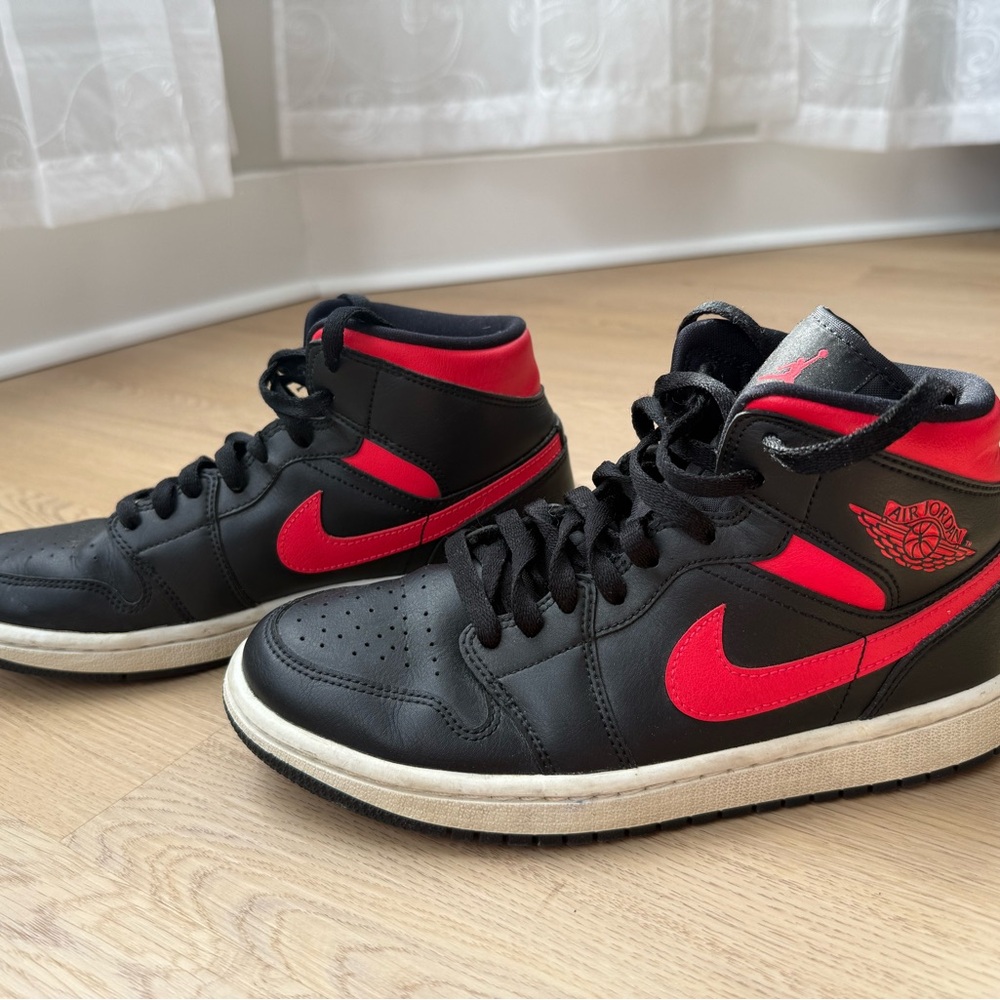Nike Black and Red Athletic Shoes